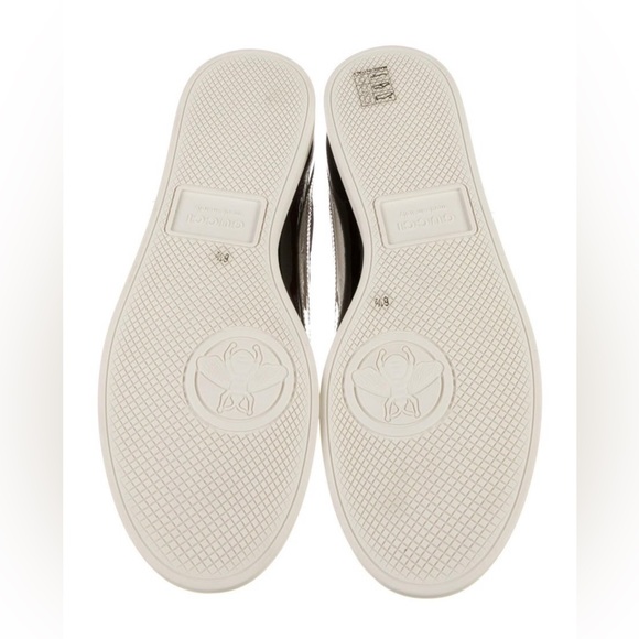 Gucci Patent Leather Sneakers
Gucci size 6.5 fit like a real USA size 9.5 women - Picture 10 of 13